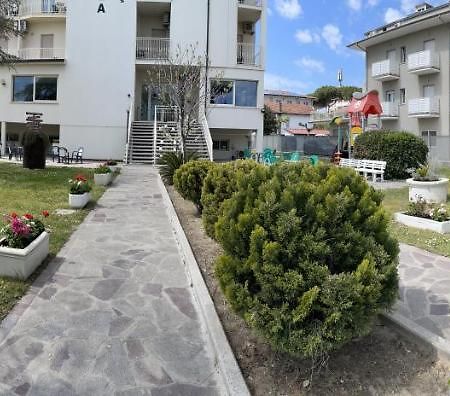 קרביה Hotel Amedea מראה חיצוני תמונה