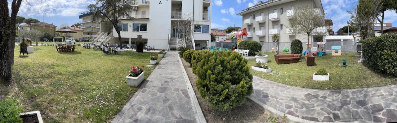 קרביה Hotel Amedea מראה חיצוני תמונה