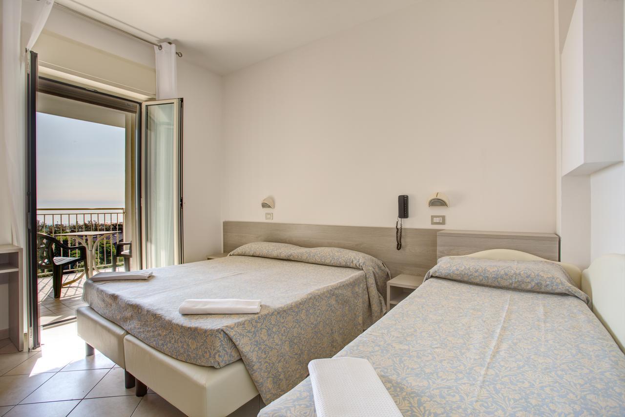 קרביה Hotel Amedea מראה חיצוני תמונה